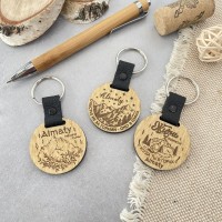 Брелок деревянный с кожей круглый