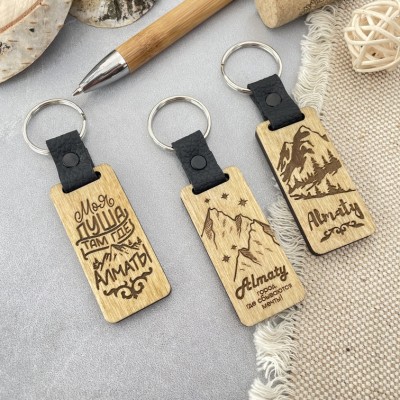 Брелок деревянный с кожей прямоугольный