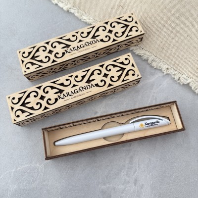 Ручка в деревянном футляре 