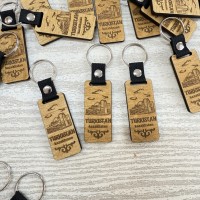 Брелок деревянный с кожей прямоугольный