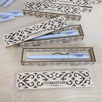 Ручка в деревянном футляре