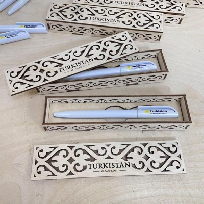 Ручка в деревянном футляре